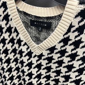 Black and cream beautiful vest from pacsun